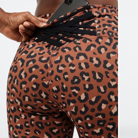 ✨ Fabletics Leopard Matching Workout Set - Picture 4 of 12